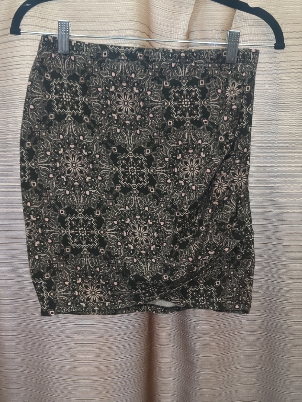 Charlotte Russe Black Pencil Skirt with Cream Floral Tile Print and Pink Accents